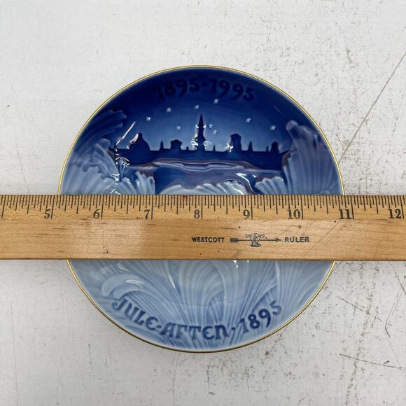 Bing & Grondahl Centennial Plate - 1995 Behind the Frozen Pane Plate No. 6205 6" - Picture 8 of 9